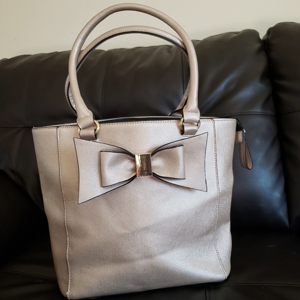 Apt 9 purse